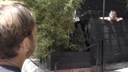 Dave Portnoy heckled during pizza review